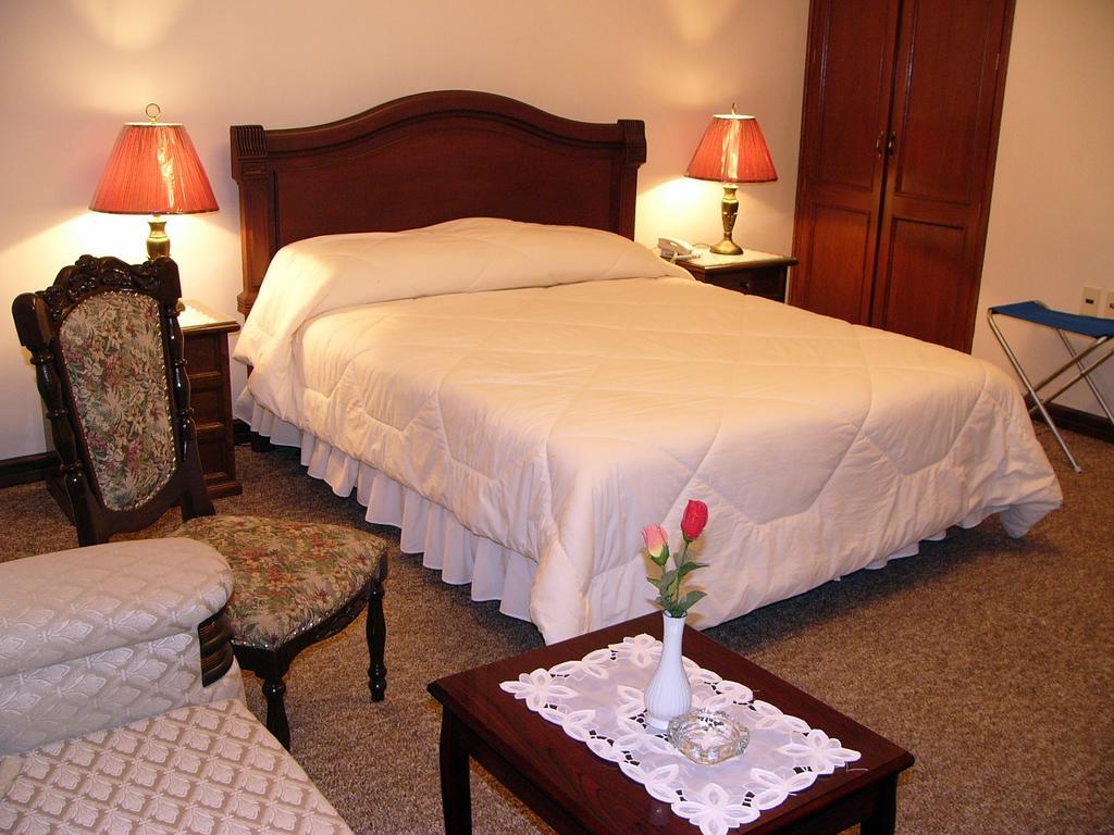 סוקרה Hotel Independencia חדר תמונה